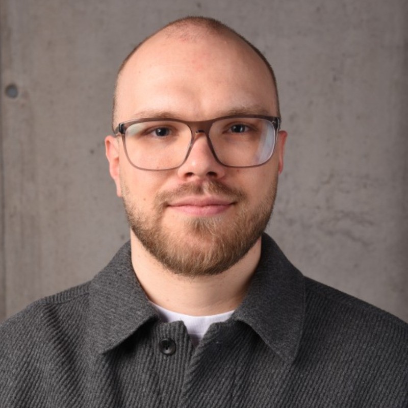 Porträt eines Offensive Security Consultants bei Allgeier CyRis – spezialisiert auf Pentesting und Sicherheitsanalysen.