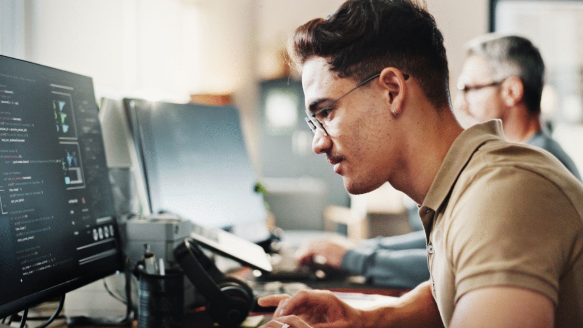 Security-Experte führt einen Penetrationstest durch und analysiert Code statt nur einen Quick Scan auszuführen.